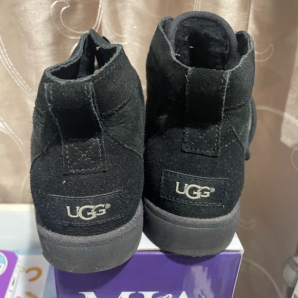 Uggs - Picture 2 of 7